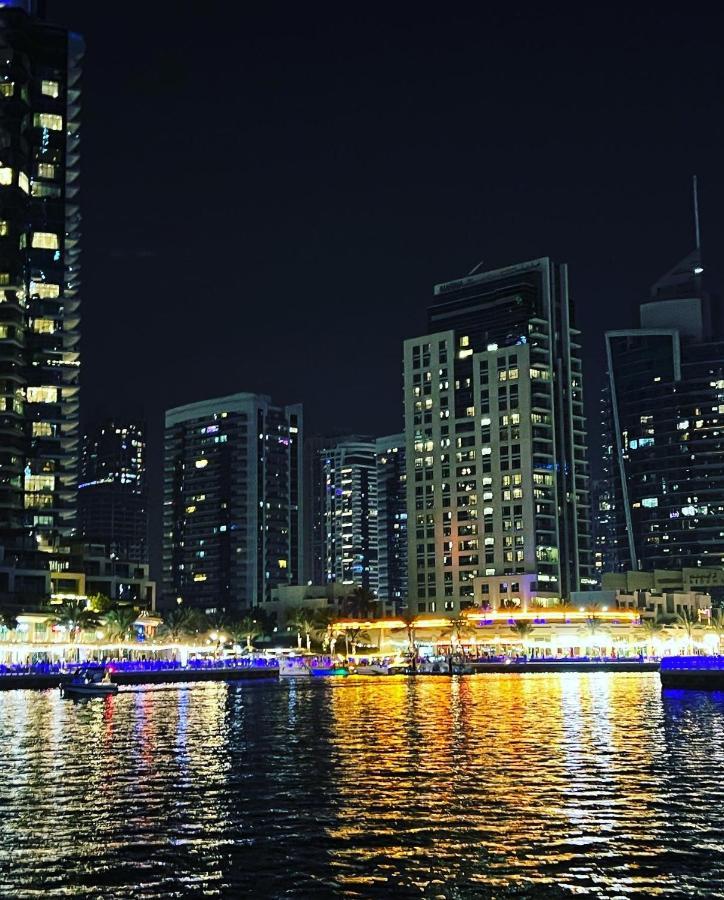 Lunar Hostel - Jbr Dubai Eksteriør billede