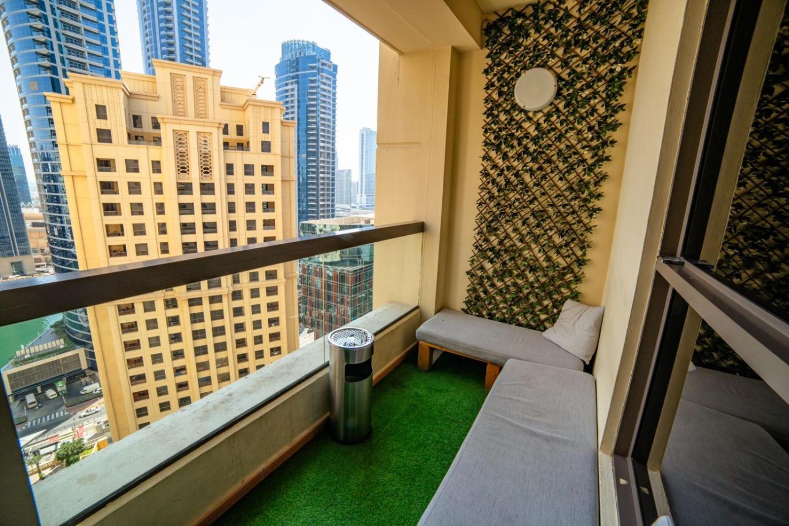 Lunar Hostel - Jbr Dubai Eksteriør billede