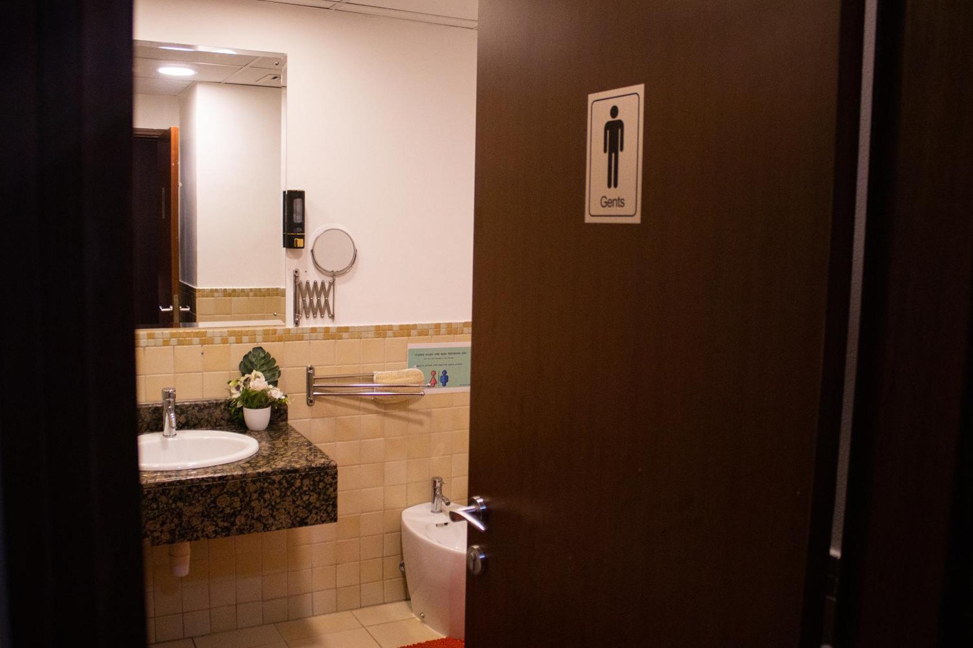 Lunar Hostel - Jbr Dubai Eksteriør billede