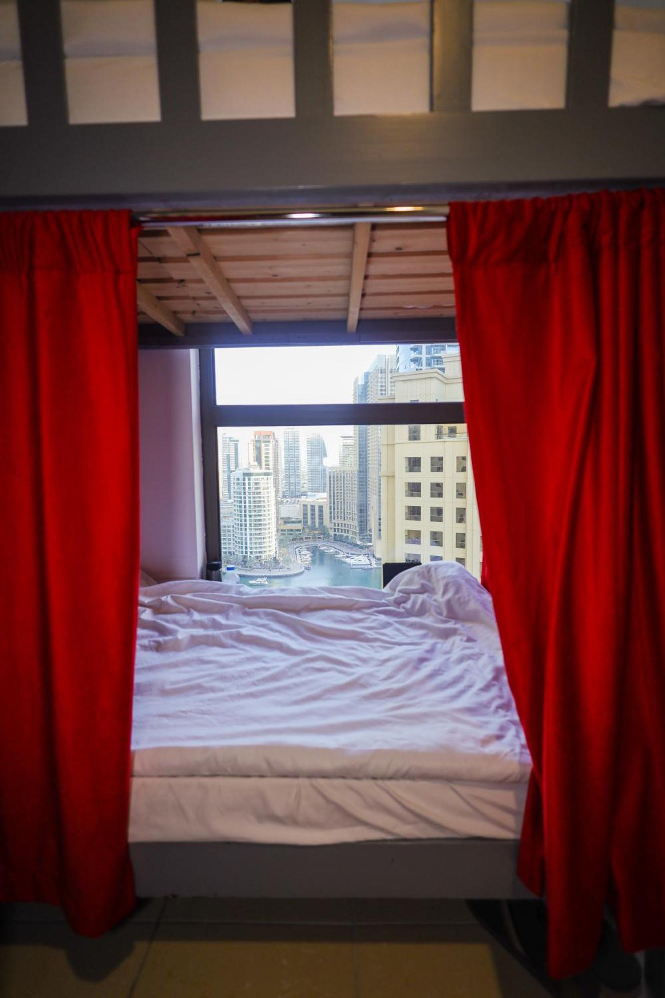 Lunar Hostel - Jbr Dubai Eksteriør billede