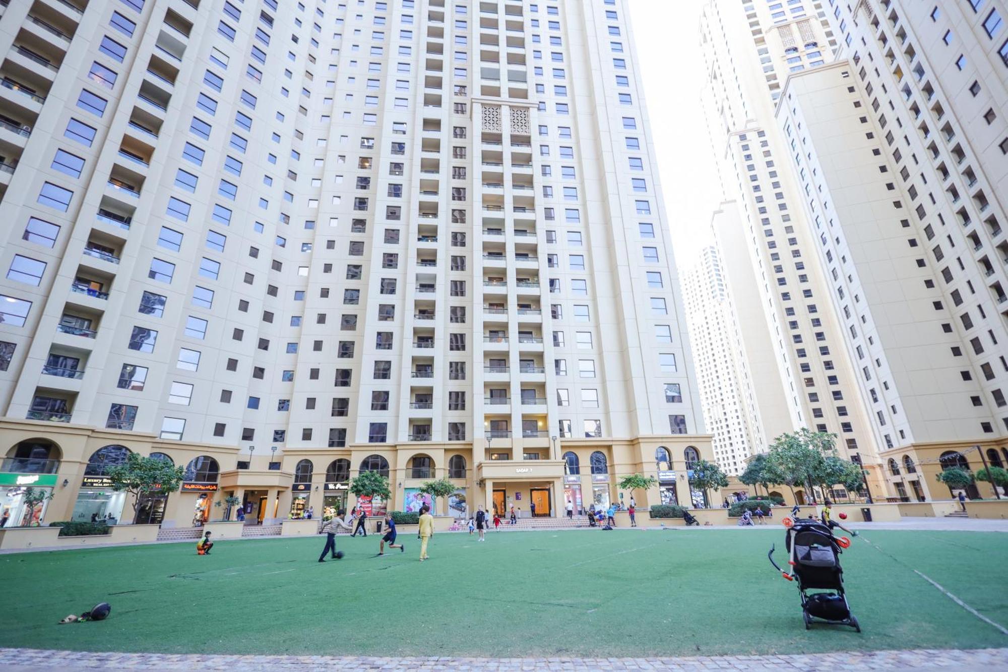 Lunar Hostel - Jbr Dubai Eksteriør billede
